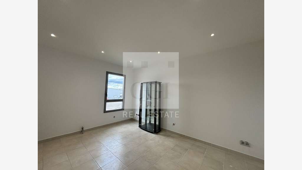 Local d'activité 329m² à louer à Corbas