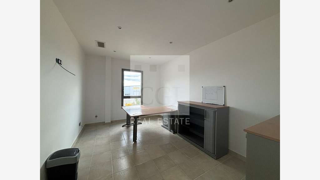 Local d'activité 329m² à louer à Corbas