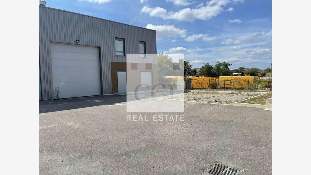 Local d'activité 329m² à louer à Corbas