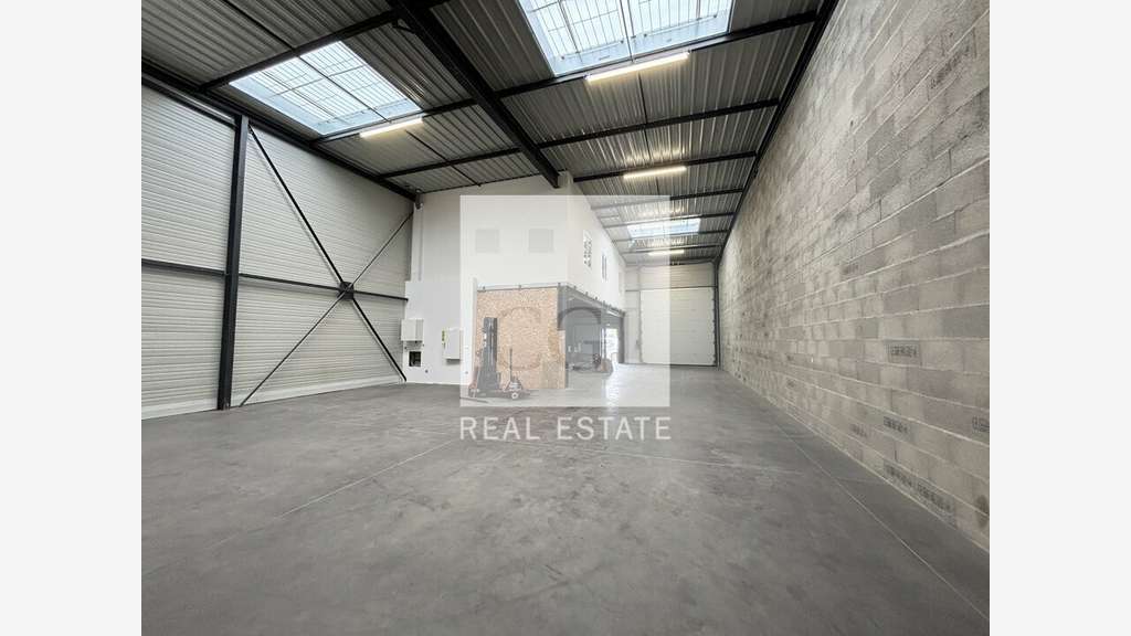 Local d'activité 329m² à louer à Corbas