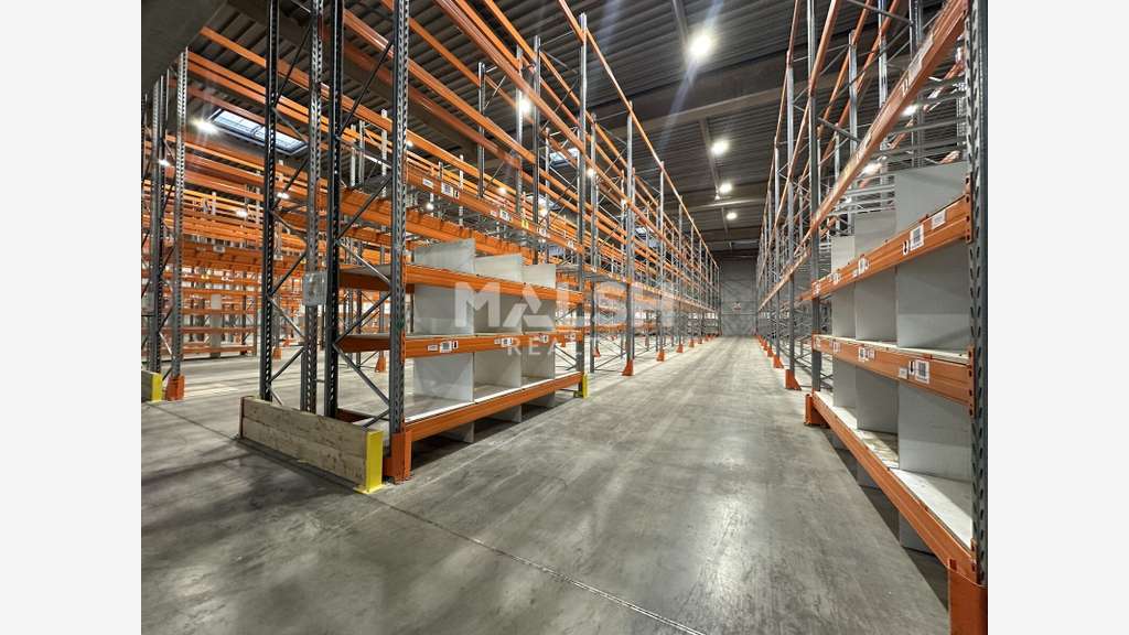 Bâtiment logistique indépendant 7064m² à Corbas