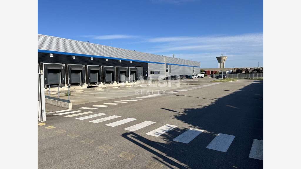 Bâtiment logistique indépendant 7064m² à Corbas