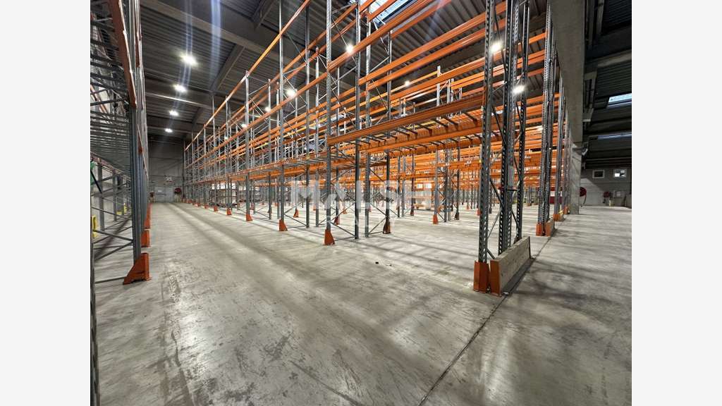 Bâtiment logistique indépendant 7064m² à Corbas