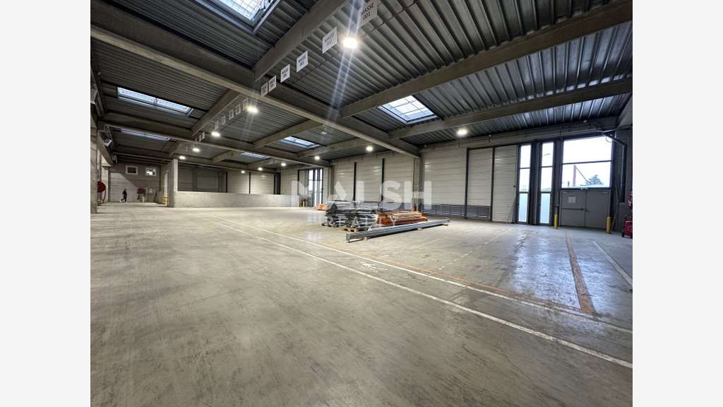 Bâtiment logistique indépendant 7064m² à Corbas
