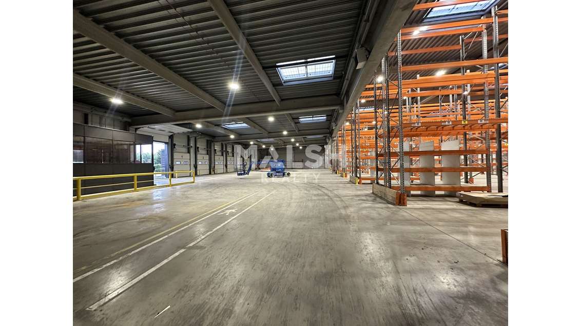 Bâtiment logistique indépendant 7064m² à Corbas