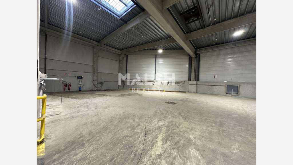 Bâtiment logistique indépendant 7064m² à Corbas