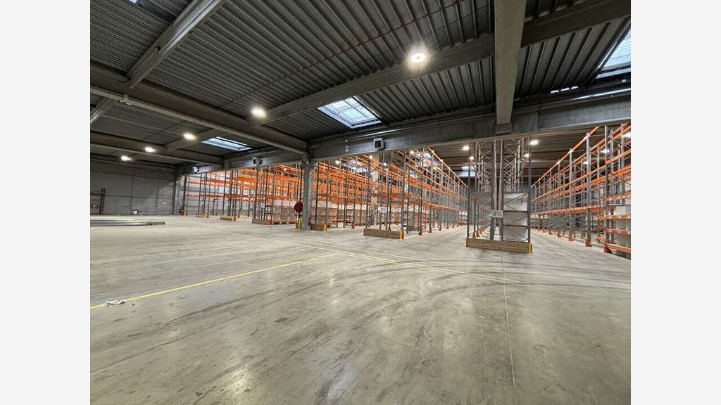 Entrepôt logistique 7064m² à louer à Corbas