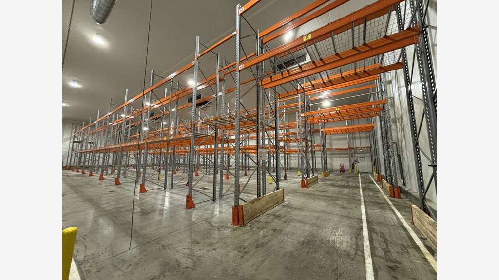 Entrepôt logistique 7064m² à louer à Corbas