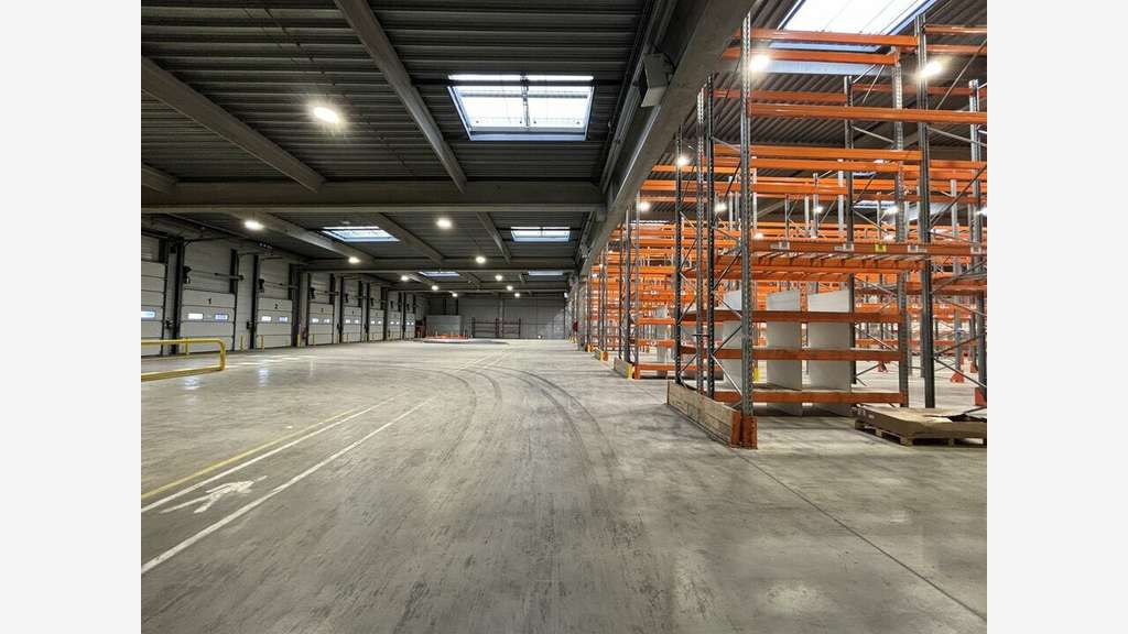 Entrepôt logistique 7064m² à louer à Corbas