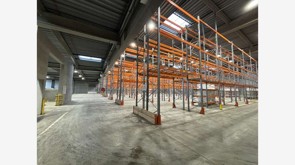 Entrepôt logistique 7064m² à louer à Corbas