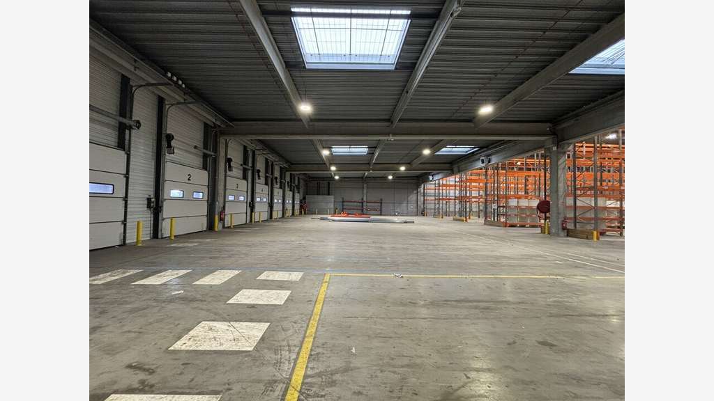 Entrepôt logistique 7064m² à louer à Corbas