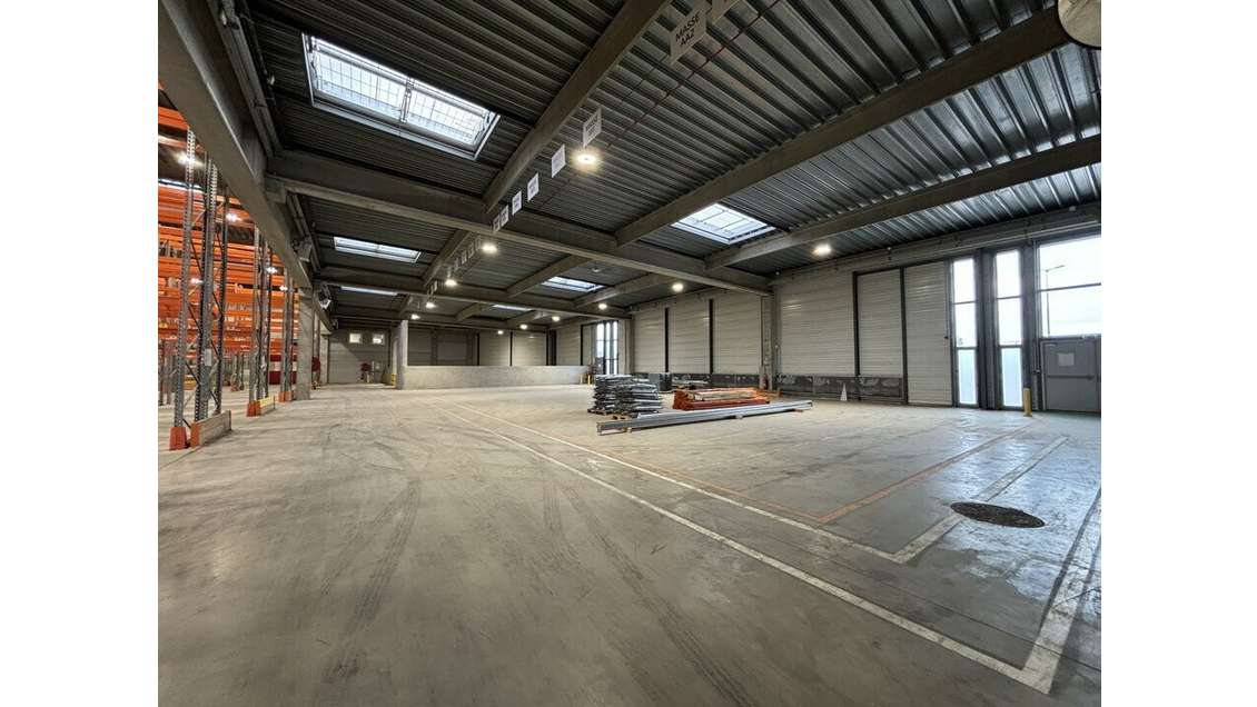 Entrepôt logistique 7064m² à louer à Corbas