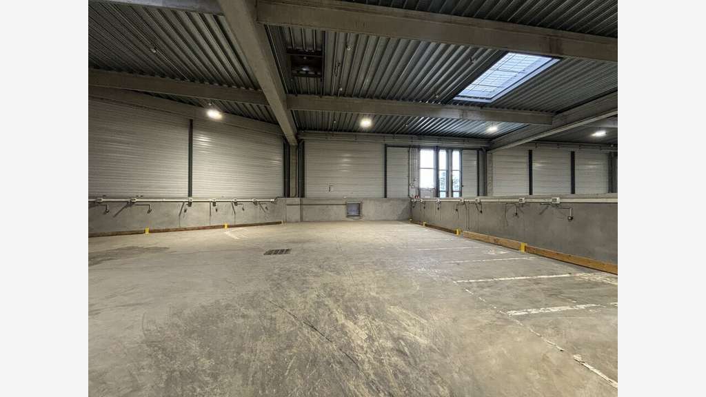 Entrepôt logistique 7064m² à louer à Corbas