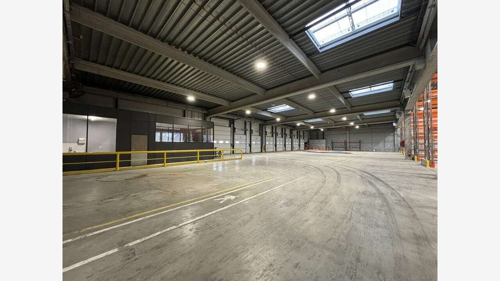 Entrepôt logistique 7064m² à louer à Corbas