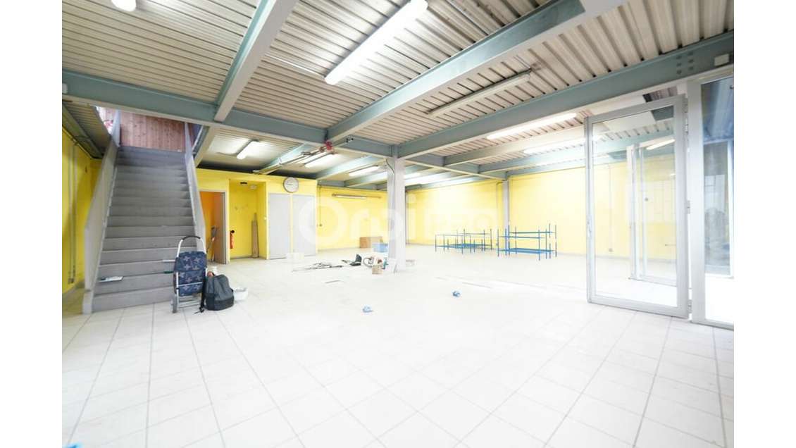 Local mixte à louer 415m² à Corbas