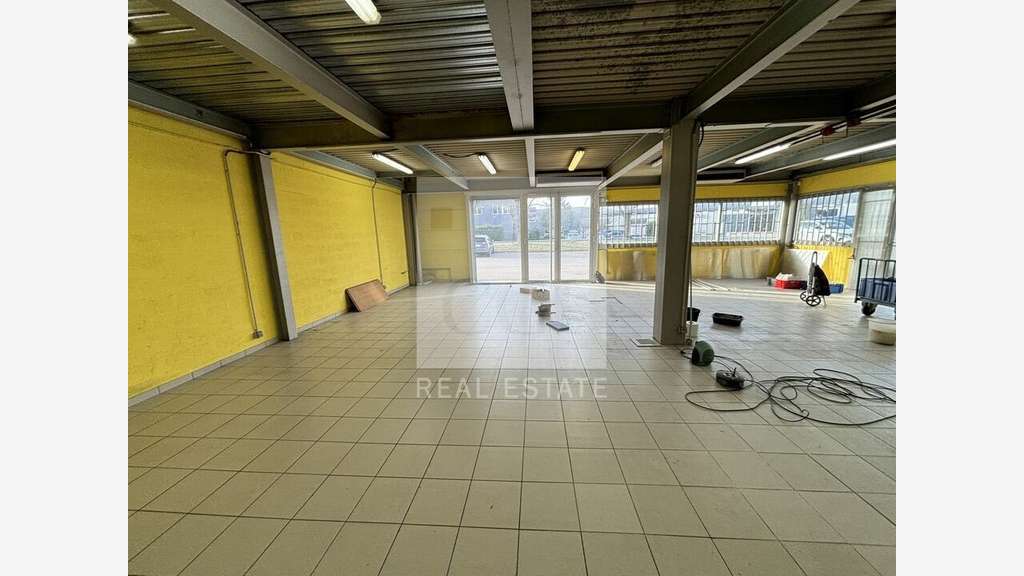 A louer local d'activités et bureaux 200m² Corbas