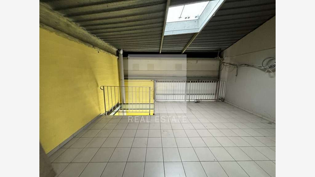 A louer local d'activités et bureaux 200m² Corbas