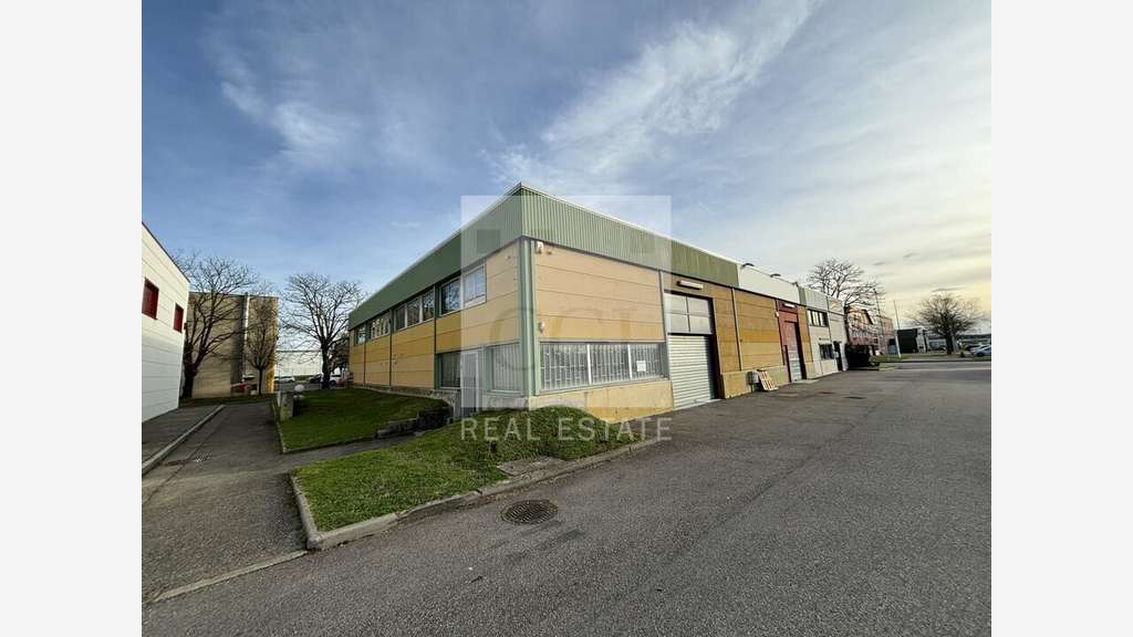 A louer local d'activités et bureaux 200m² Corbas