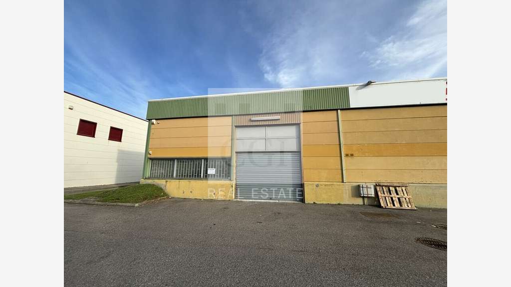 A louer local d'activités et bureaux 200m² Corbas