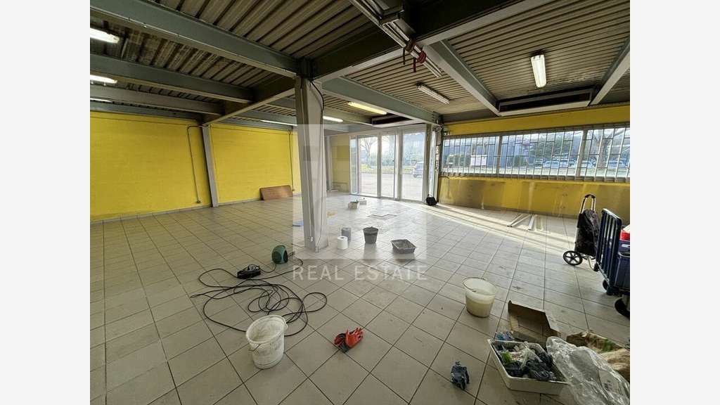 A louer local d'activités et bureaux 200m² Corbas