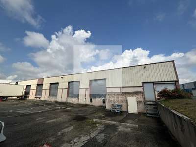A louer locaux d'activités bureaux 1298m² à Corbas