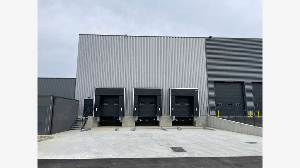 A louer locaux d'activités bureaux 1298m² à Corbas