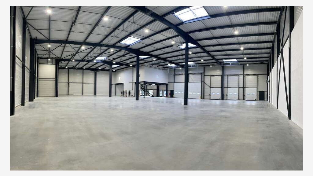 A louer locaux d'activités bureaux 1298m² à Corbas