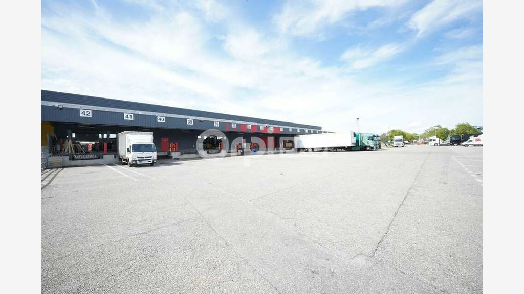 Location local d'activité 1867m² Corbas proche A7