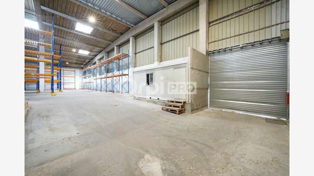 Location local d'activité 1867m² Corbas proche A7