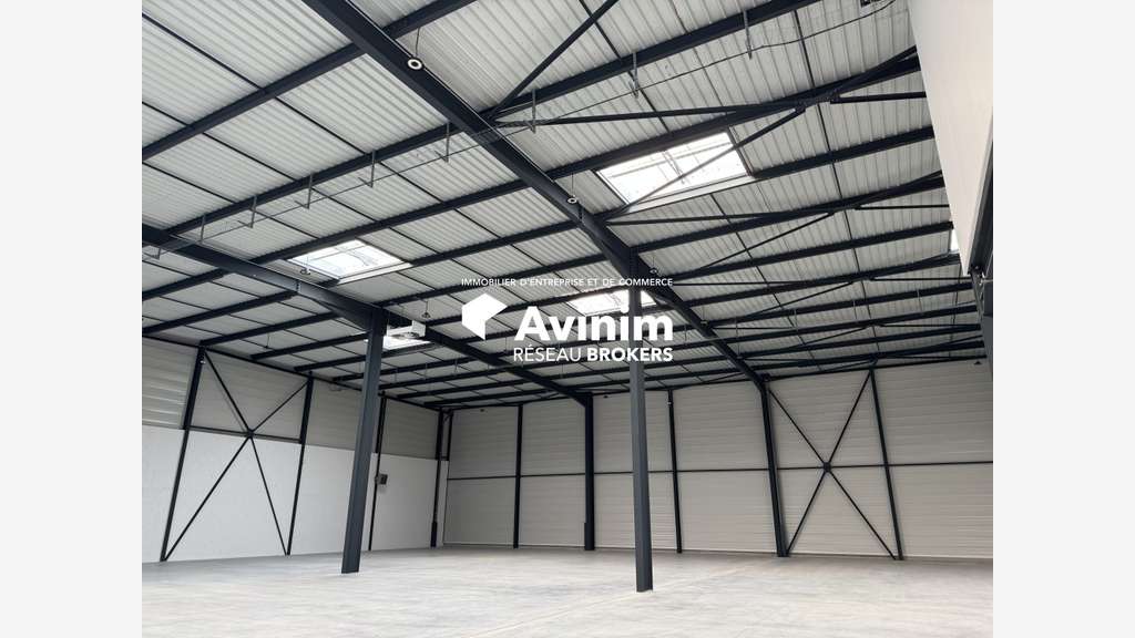 A louer entrepôt spécial logistique 1580m² Corbas