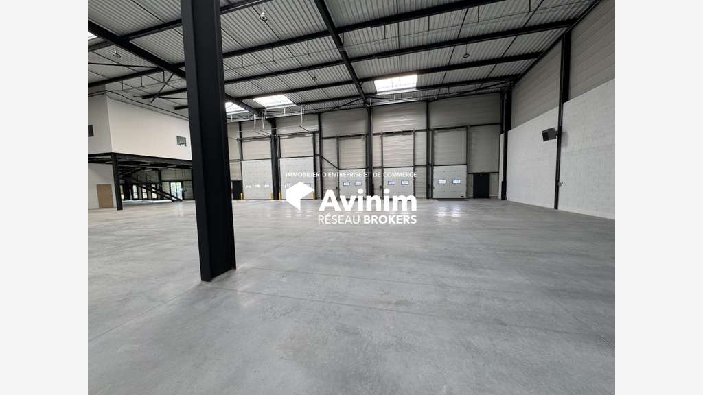 A louer entrepôt spécial logistique 1580m² Corbas