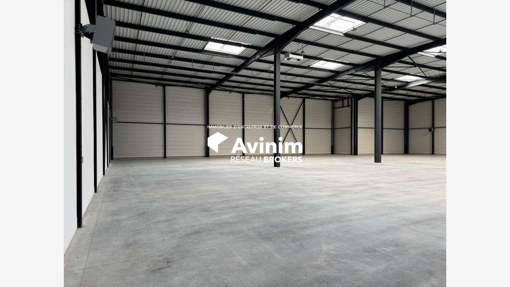 A louer entrepôt spécial logistique 1580m² Corbas