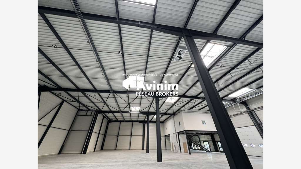 A louer entrepôt spécial logistique 1580m² Corbas