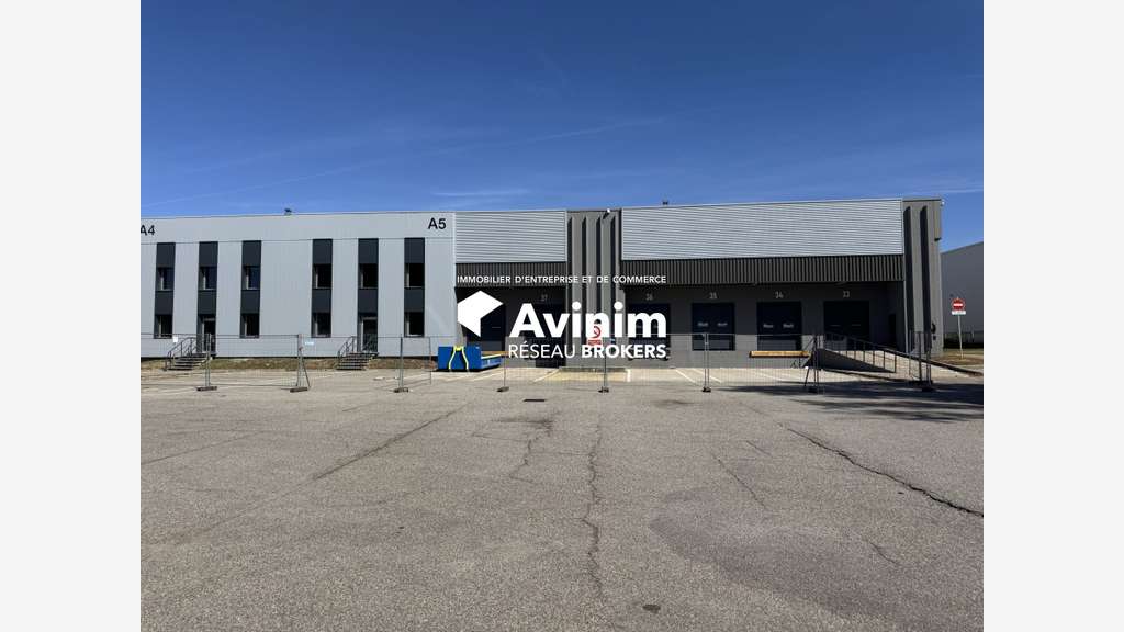 Loue entrepôt rénové logistique de 1141m² à Corbas