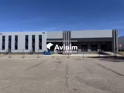 Loue entrepôt rénové logistique de 1141m² à Corbas