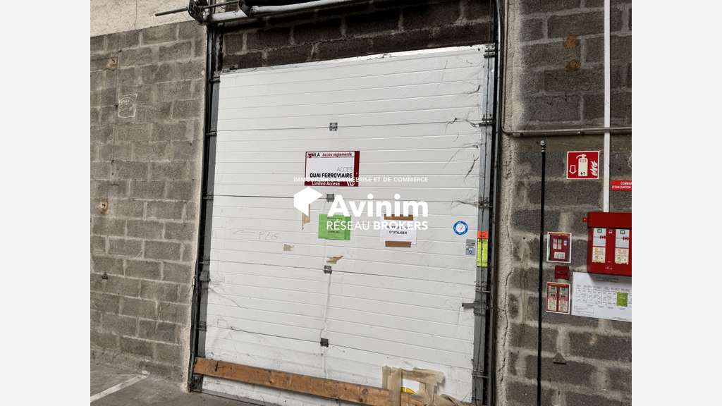 Loue entrepôt rénové logistique de 1141m² à Corbas