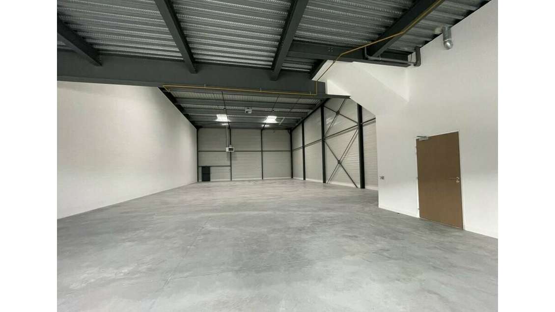 A louer local d'activité neuf à Corbeil-Essonnes