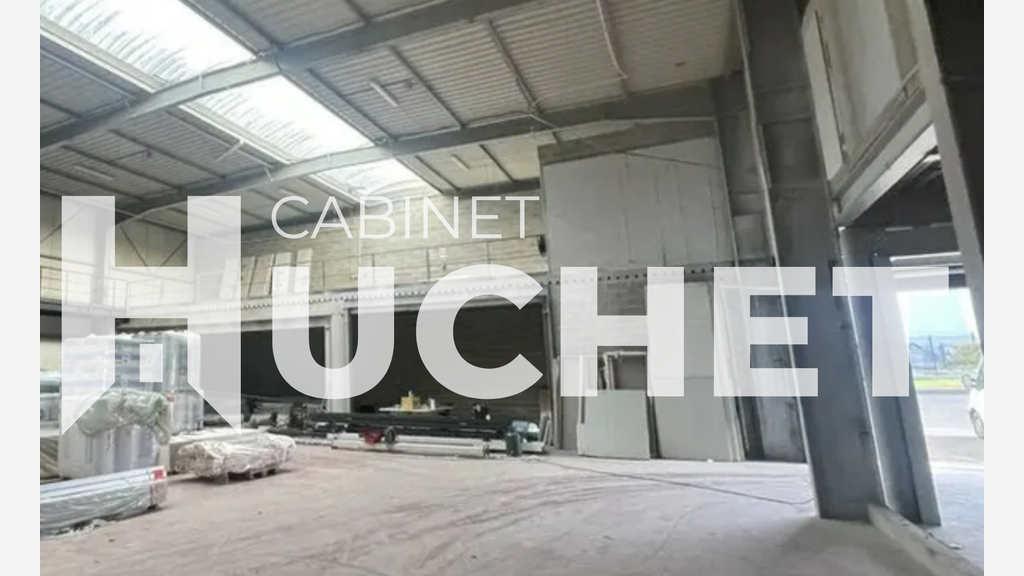 À louer local activité 935m² à Cormelles-le-Royal