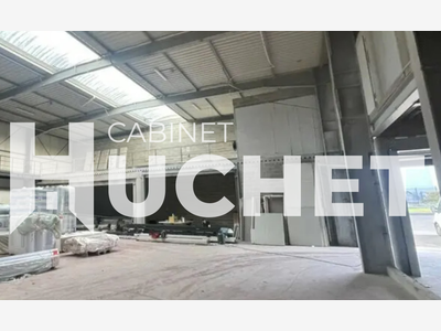 À louer local activité 935m² à Cormelles-le-Royal