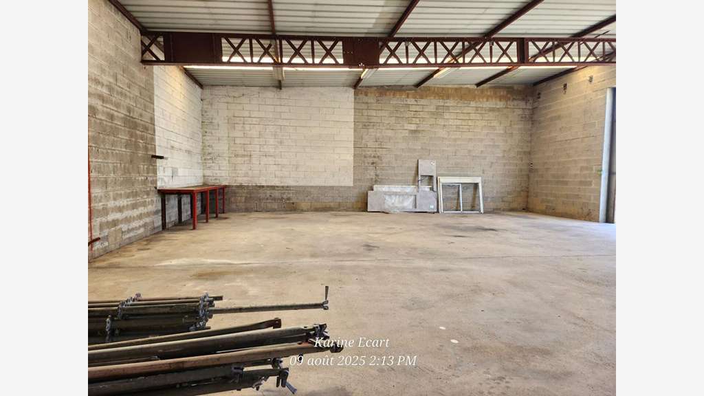 A louer entrepôt de stockage 200m² à Cormontreuil