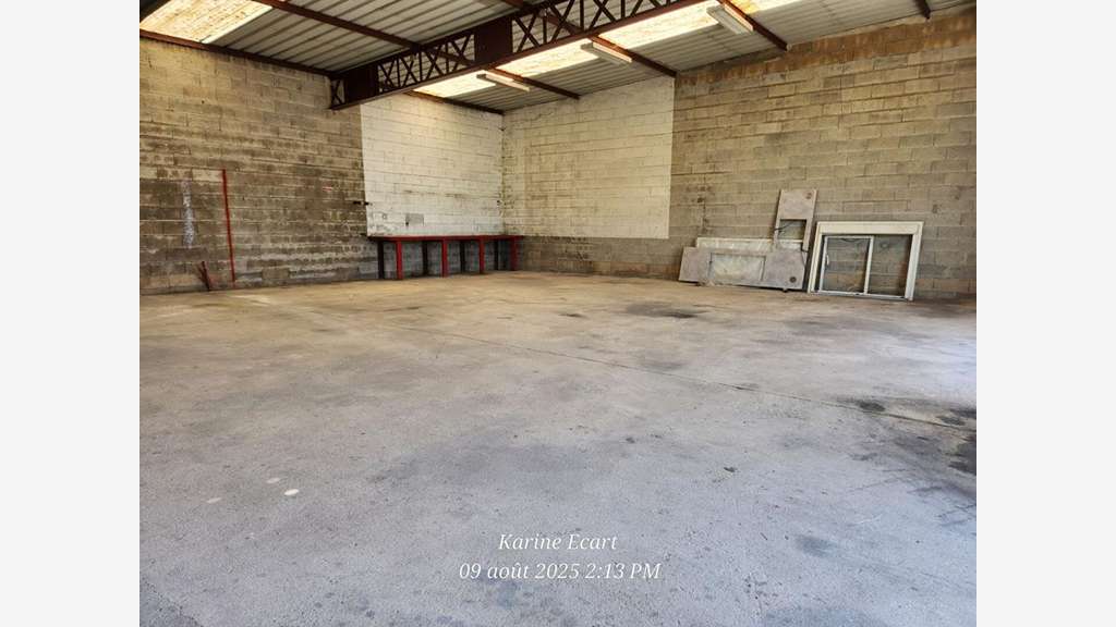 A louer entrepôt de stockage 200m² à Cormontreuil