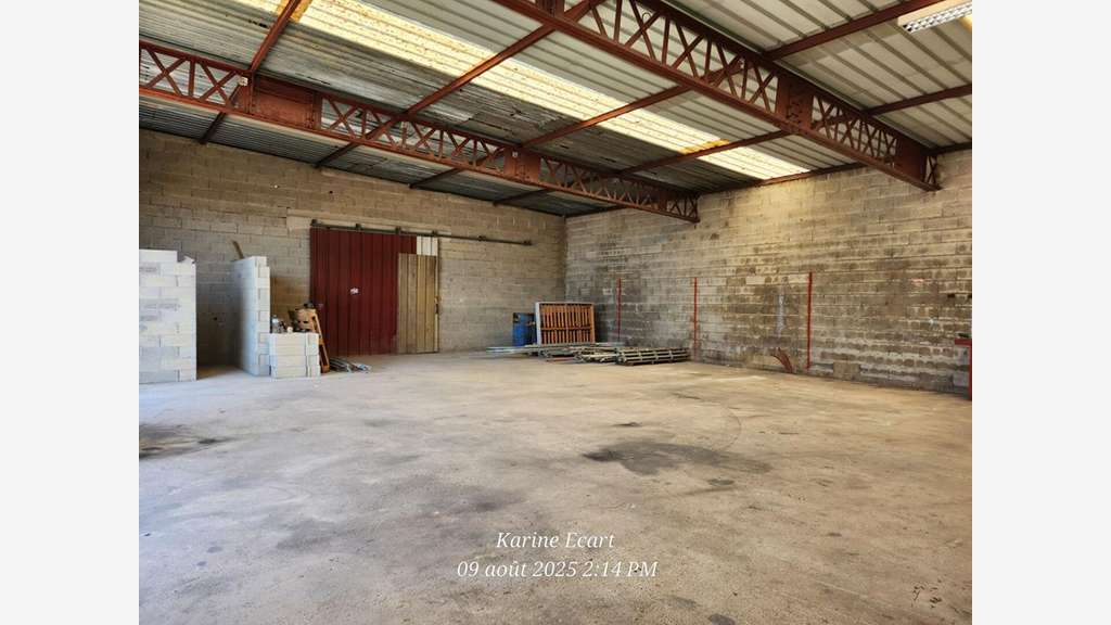 A louer entrepôt de stockage 200m² à Cormontreuil