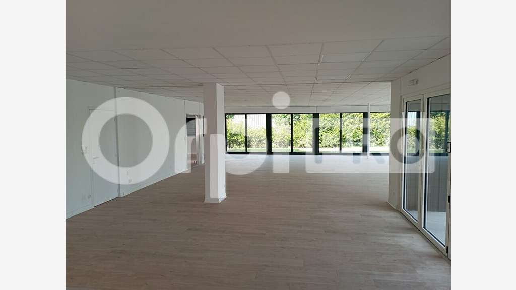 Local d'activité 342m² à louer à Cormontreuil