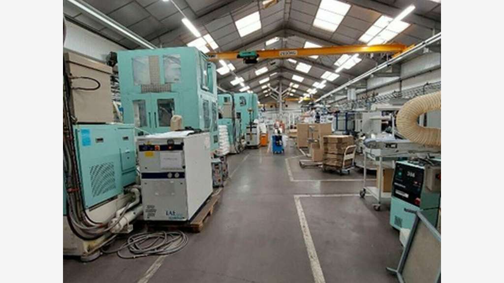 Local industriel 2670m² entre Bourg et Oyonnax