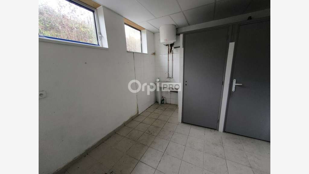A louer local professionnel 210m² Malemort Cosnac