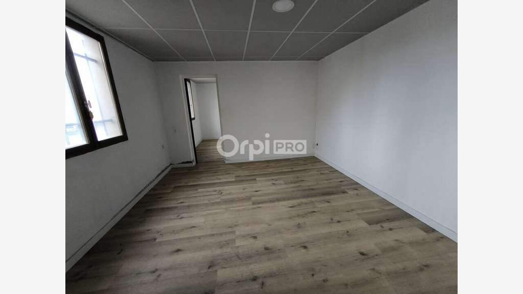 A louer local professionnel 210m² Malemort Cosnac