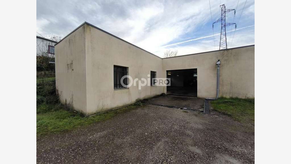 A louer local professionnel 210m² Malemort Cosnac