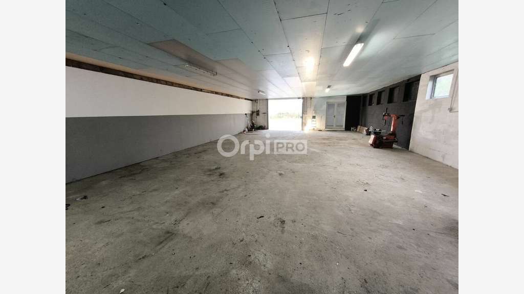 A louer local professionnel 210m² Malemort Cosnac