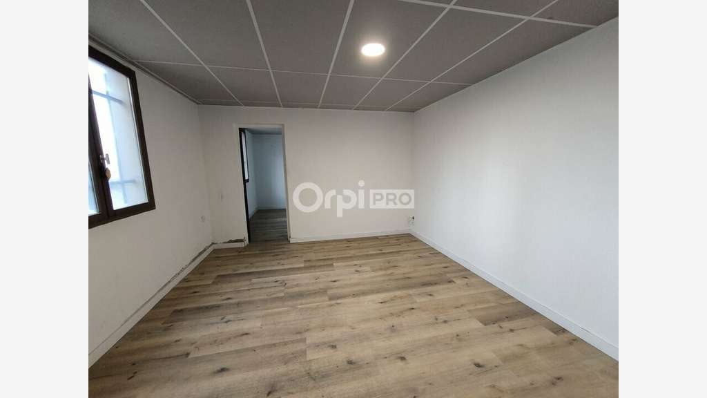 A louer local professionnel 210m² Malemort Cosnac