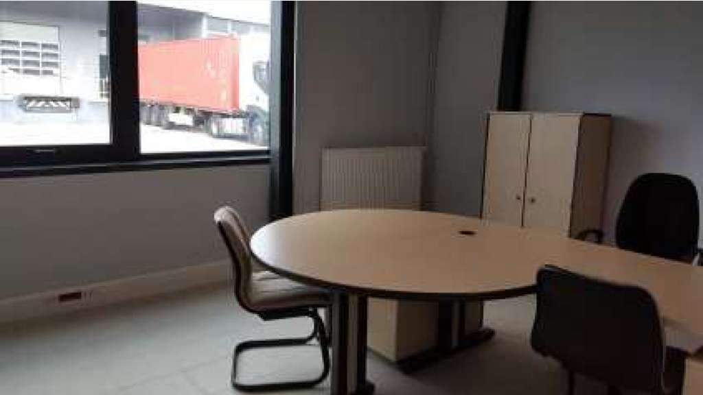 A louer entrepôt 4000m² sécurisé à Cosne-Cours